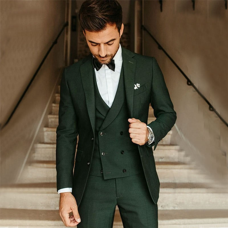 Men's suit with jacket, waistcoat and trousers in classic cut