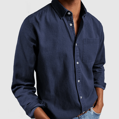 Long-sleeved men's shirt with chest pocket and textured fabric