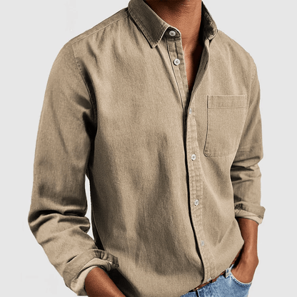 Long-sleeved men's shirt with chest pocket and textured fabric