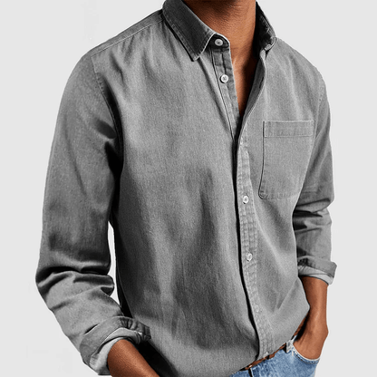 Long-sleeved men's shirt with chest pocket and textured fabric