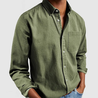 Long-sleeved men's shirt with chest pocket and textured fabric
