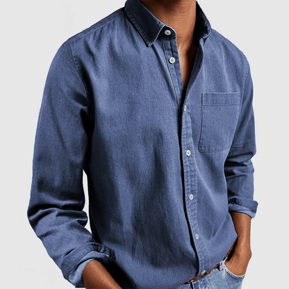 Long-sleeved men's shirt with chest pocket and textured fabric